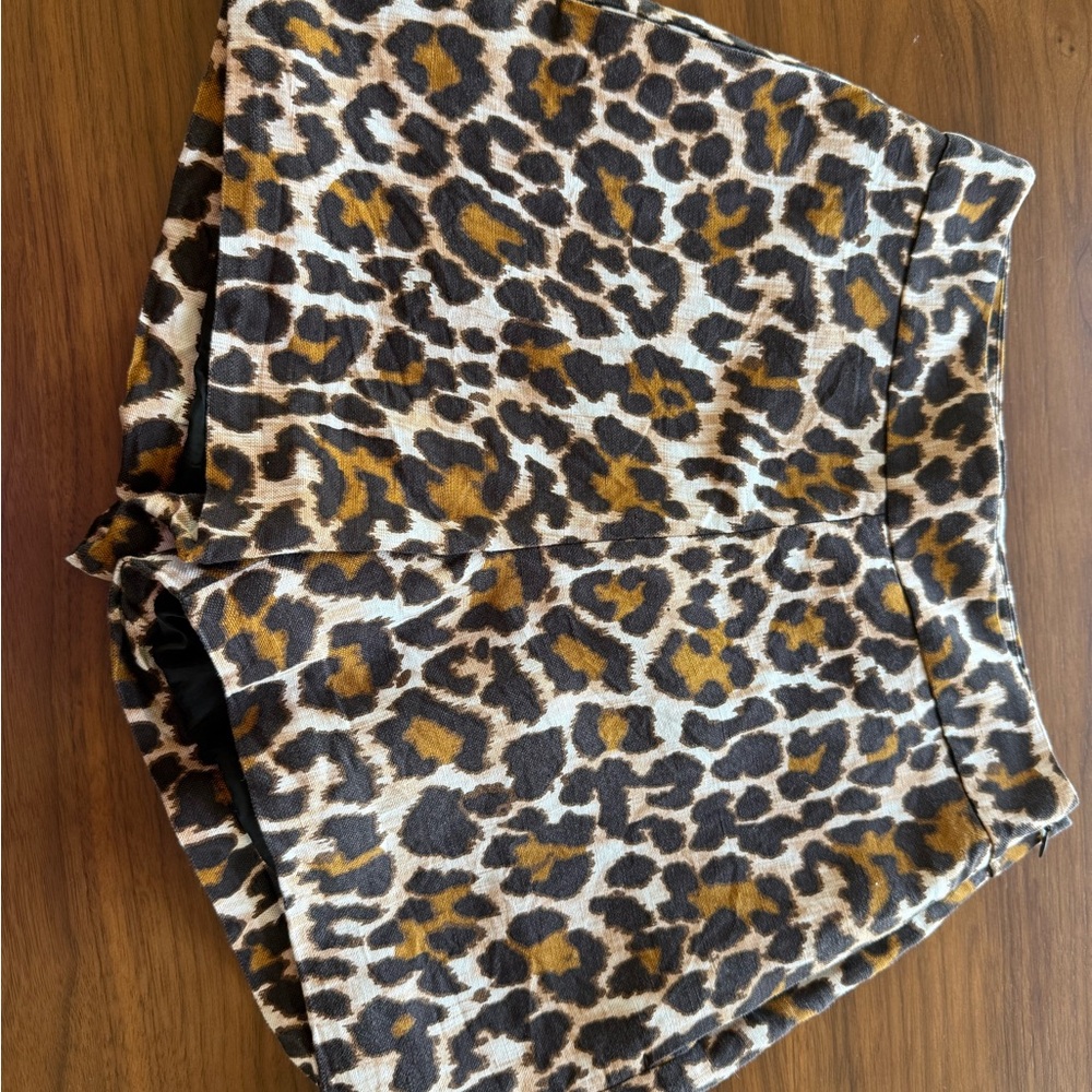 Leopard Print High Waist Shorts - Picture 2 of 3